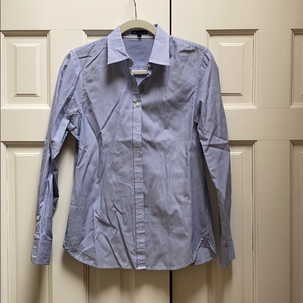 Gap Button down Shirt size M